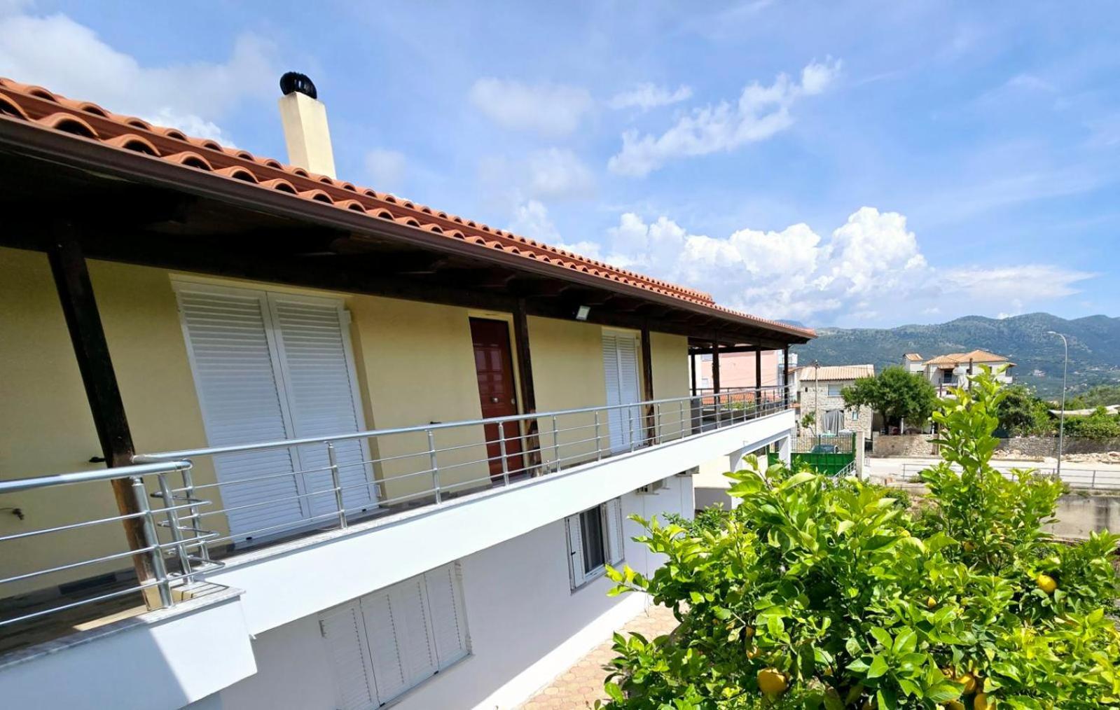 Philoxenia Guest House Himarë Exterior foto
